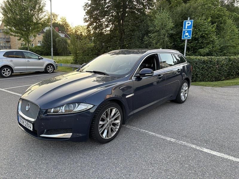 Blå Begagnad 2013 Jaguar XF Sportbrake Kombi | 95 000 kr (Superpris) - Bild 1/4