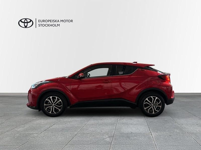 Begagnad Toyota C-HR Edition 122 HK (89 kW) 2023 Röd pearl metallic SUV
