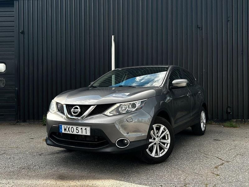 Grå Begagnad 2015 Nissan Qashqai SUV | 139 900 kr (Marknadspris) - Bild 1/4