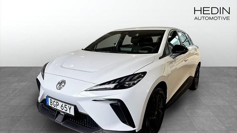 Vit (white) Begagnad 2023 MG MG4 EV Halvkombi | 259 900 kr (Marknadspris) - Bild 1/4
