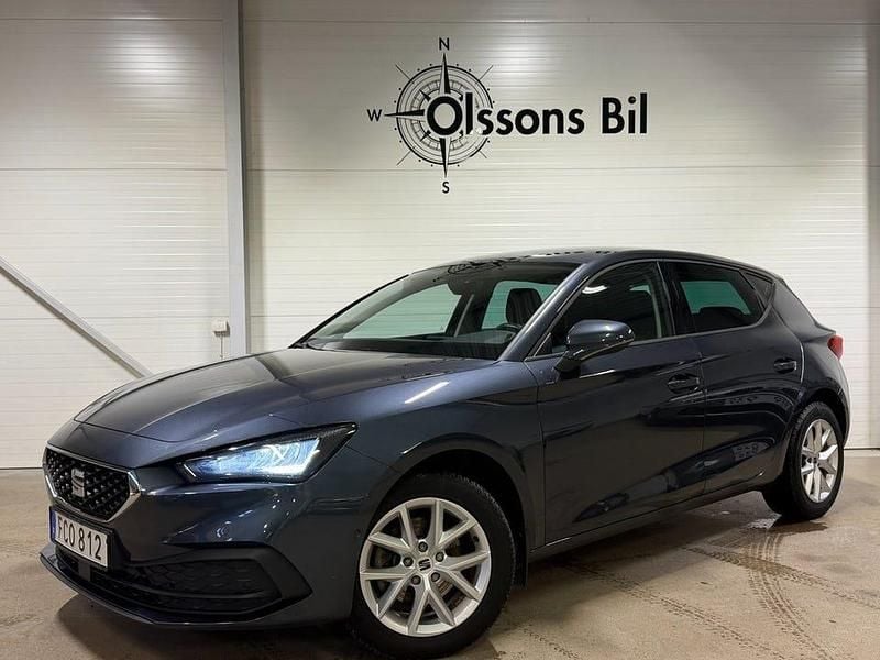 Grå Begagnad 2020 Seat Leon Style Halvkombi | 194 900 kr (Marknadspris) - Bild 1/4