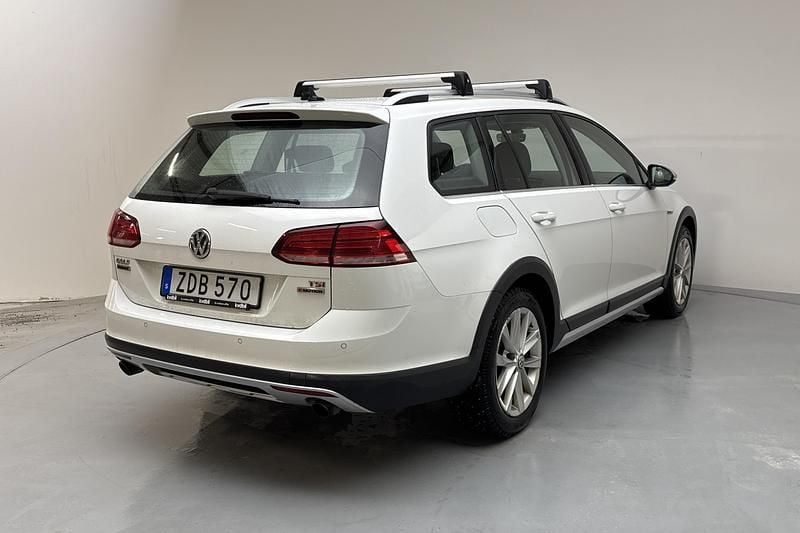 Begagnad VW Golf Alltrack 180 HK (132 kW) 2018 Vit Kombi
