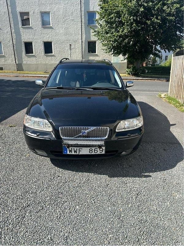 Svart Begagnad 2006 Volvo V70 Kinetic Kombi | 35 900 kr (Marknadspris) - Bild 1/4