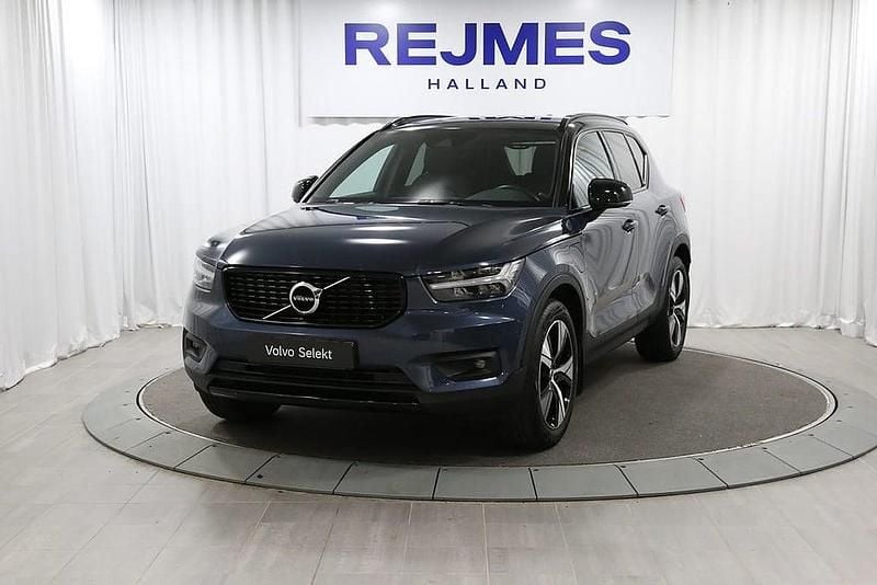 Blå Begagnad 2021 Volvo XC40 R-Design SUV | 389 500 kr (Marknadspris) - Bild 1/4