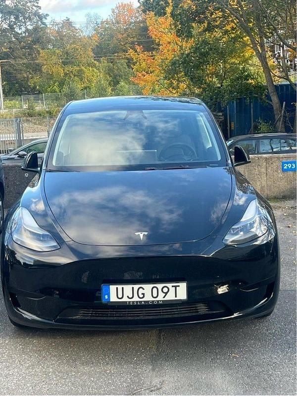 Svart Ny 2025 Tesla Model Y Long Range RWD SUV | 449 000 kr (Marknadspris) - Bild 1/2