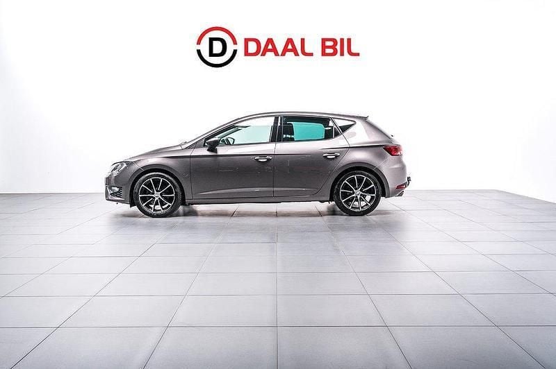 Grå Begagnad 2015 Seat Leon FR Halvkombi | 119 700 kr (Marknadspris) - Bild 1/4