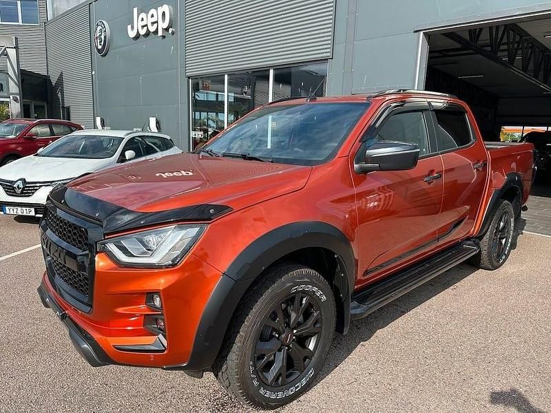 Orange Begagnad 2024 Isuzu D-Max Pickup | 611 125 kr - Bild 1/4