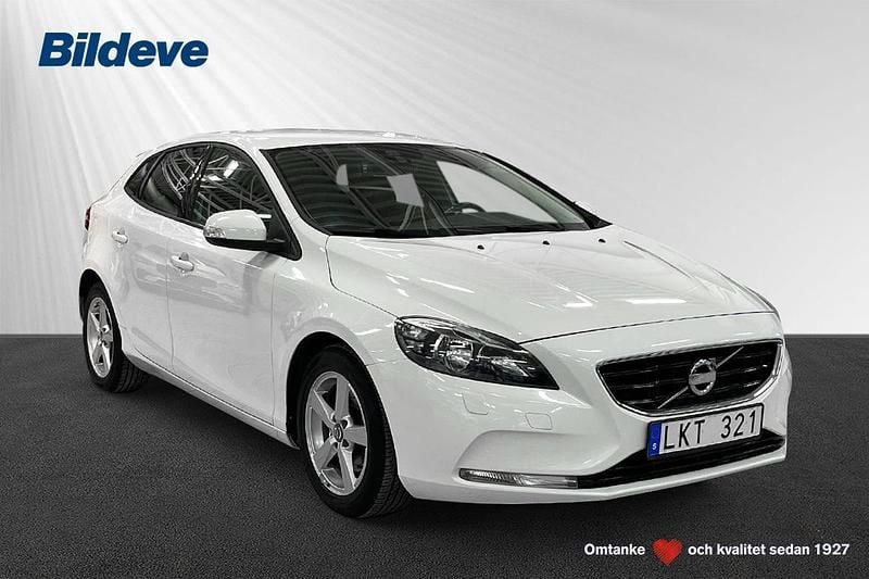 Begagnad Volvo V40 Kinetic 116 HK (85 kW) 2013 Vit Halvkombi