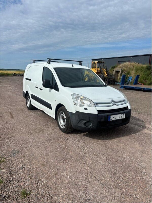 Vit Begagnad 2010 Citroën Berlingo Minibuss | 37 000 kr (Marknadspris) - Bild 1/4