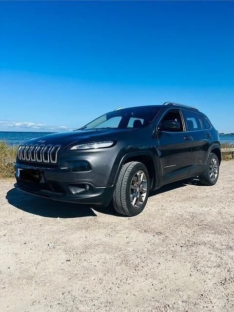 Grå Begagnad 2015 Jeep Cherokee Limited SUV | 99 000 kr (Bra pris) - Bild 1/4