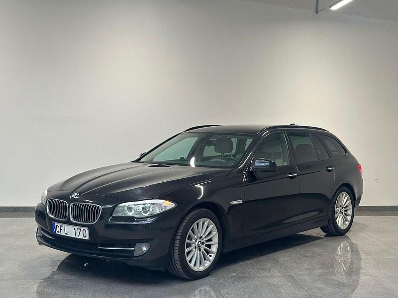Svart Begagnad 2012 BMW 520 Shadowline Kombi | 104 900 kr (Bra pris) - Bild 1/4