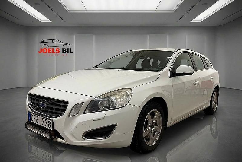 Vit Begagnad 2012 Volvo V60 Momentum Kombi | 79 900 kr (Marknadspris) - Bild 1/4