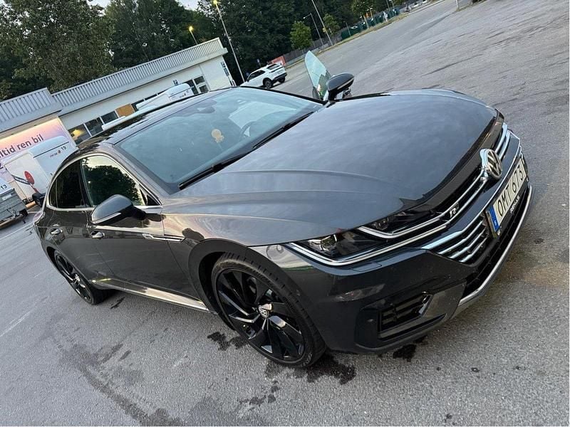 Grå Begagnad 2018 VW Arteon GTS Halvkombi | 255 000 kr (Marknadspris) - Bild 1/4