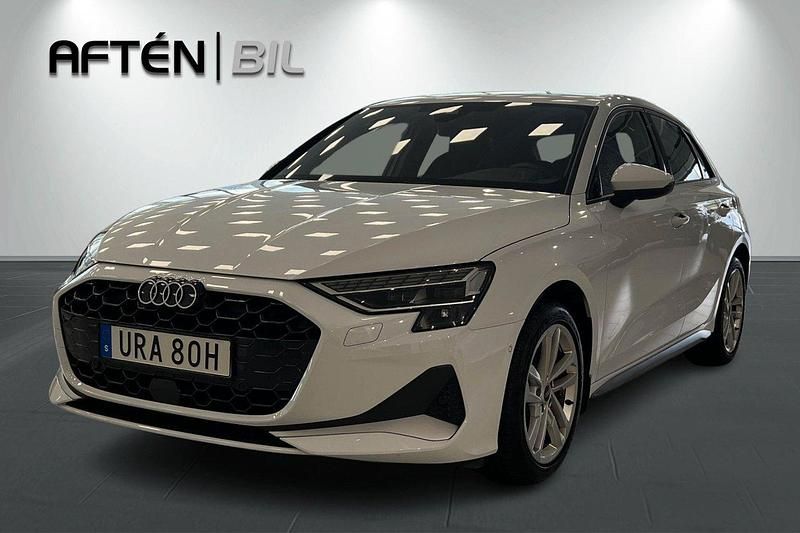 Vit Begagnad 2024 Audi A3 Advanced Plus Halvkombi | 309 800 kr - Bild 1/3
