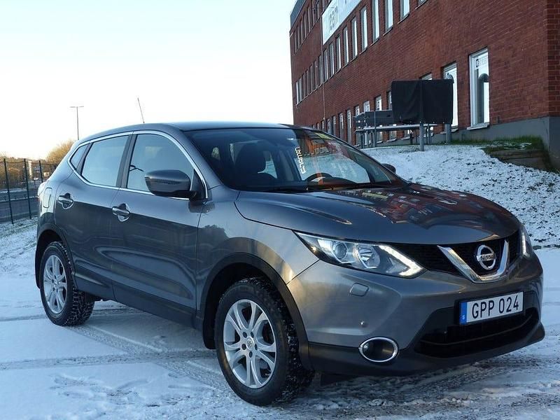 Begagnad Nissan Qashqai 110 HK (80 kW) 2015 Grå metallic SUV