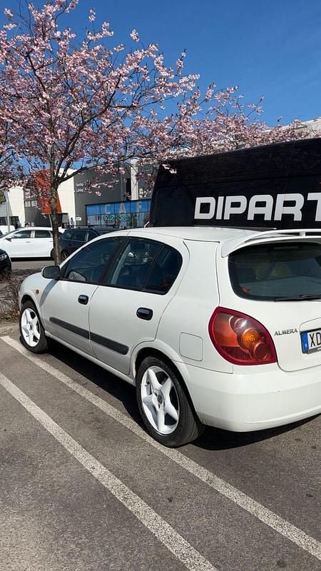 Begagnad 2005 Nissan Almera Halvkombi | 25 000 kr (Marknadspris) - Bild 1/4