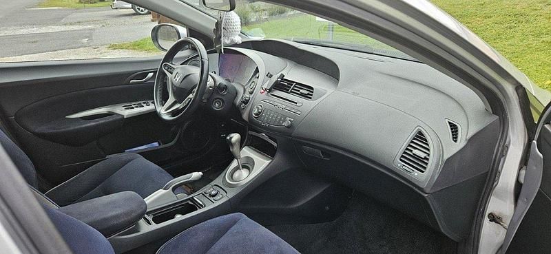 Silver Begagnad 2007 Honda Civic Sport Halvkombi | 33 500 kr (Bra pris) - Bild 1/4