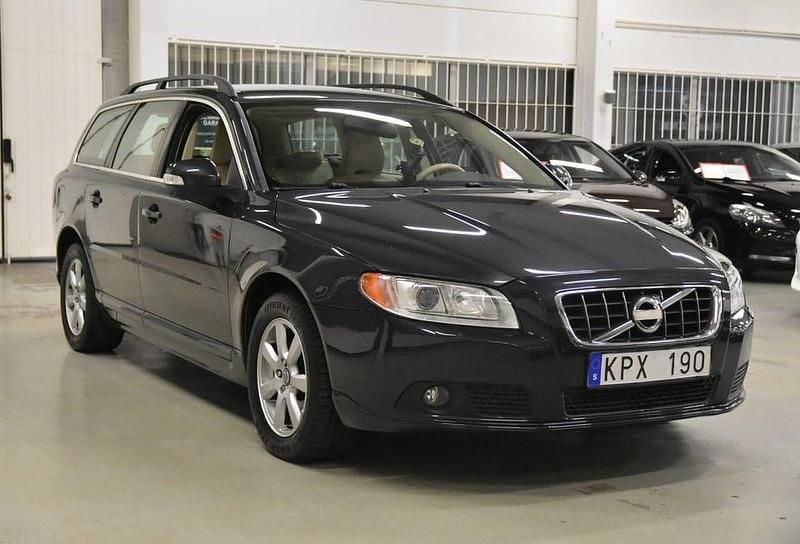 Begagnad Volvo V70 Momentum 163 HK (119 kW) 2010 Grå Kombi