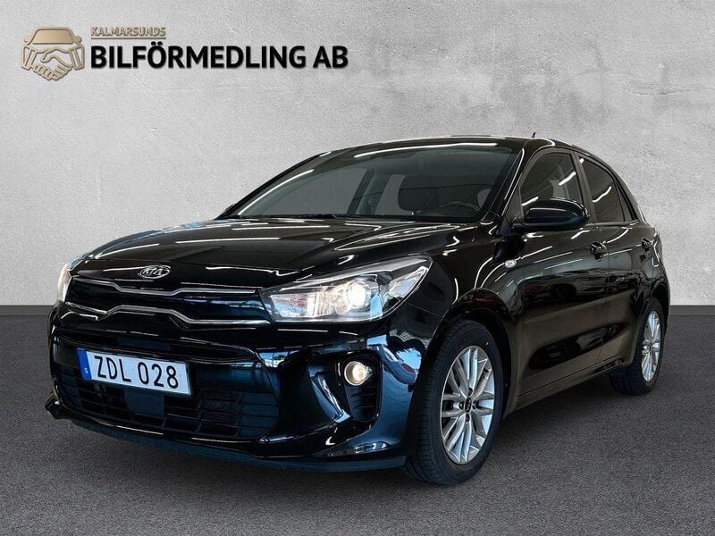 Svart Begagnad 2017 Kia Rio Halvkombi | 139 800 kr (Marknadspris) - Bild 1/4