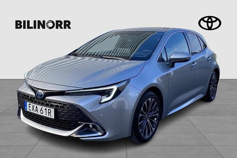 Silver Begagnad 2024 Toyota Corolla Hybrid Style Halvkombi | 299 900 kr (Lite dyr) - Bild 1/3