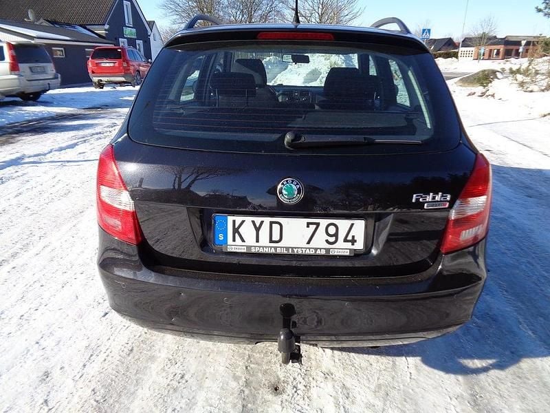 Begagnad Skoda Fabia Elegance 90 HK (66 kW) 2010 Svart Kombi