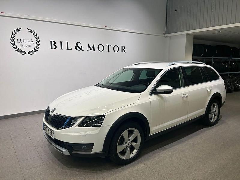 Vit Begagnad 2019 Skoda Octavia Scout Kombi | 279 900 kr (Lite dyr) - Bild 1/4