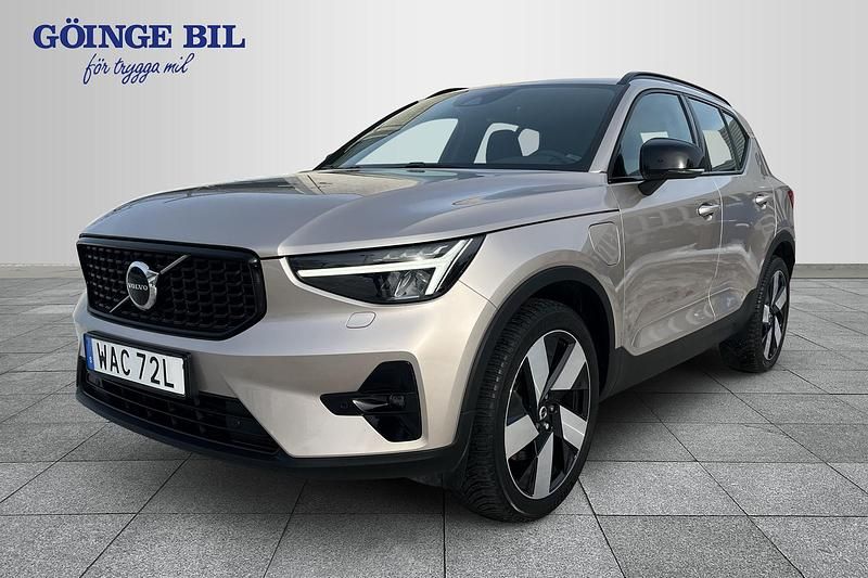 Begagnad Volvo XC40 Plus 129 HK (94 kW) 2022 Ljusgrå SUV