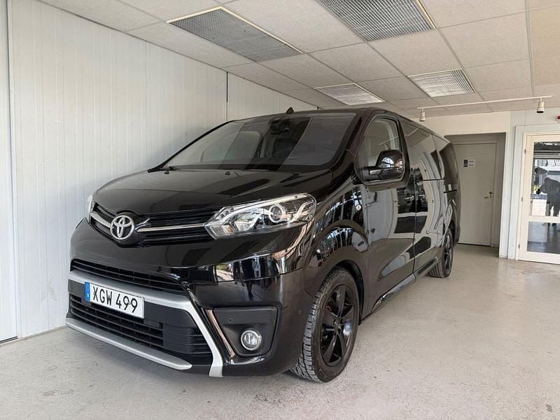 Svart Begagnad 2018 Toyota Proace Verso Kombi | 199 900 kr (Marknadspris) - Bild 1/4