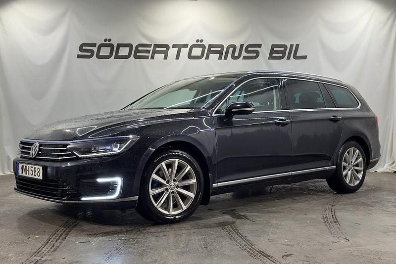 Svart Begagnad 2017 VW Passat GTE Kombi | 134 900 kr (Superpris) - Bild 1/2