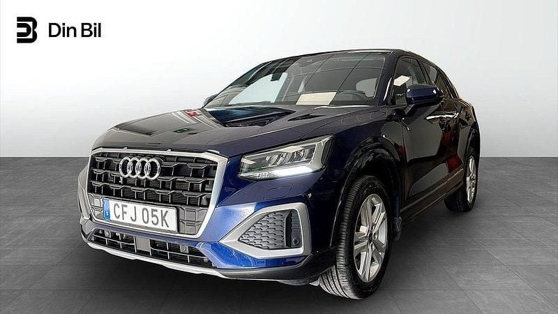Navarrablå metallic Begagnad 2024 Audi Q2 Advanced Plus SUV | 284 000 kr (Marknadspris) - Bild 1/4