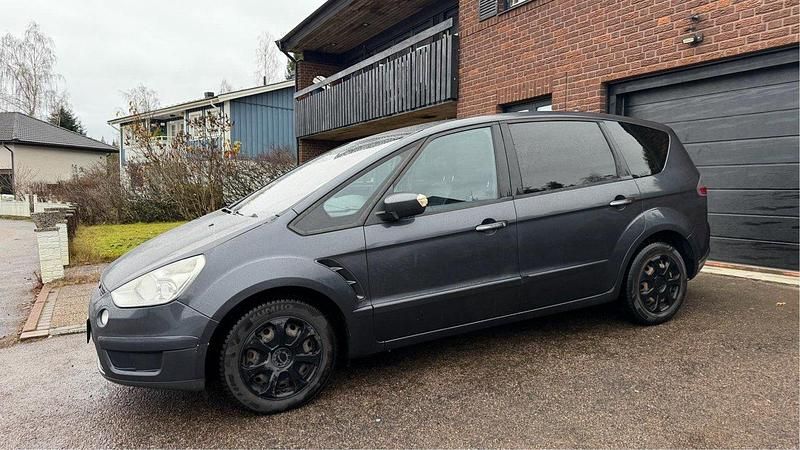 Grå Begagnad 2010 Ford S-MAX S Minibuss | 37 500 kr (Bra pris) - Bild 1/4