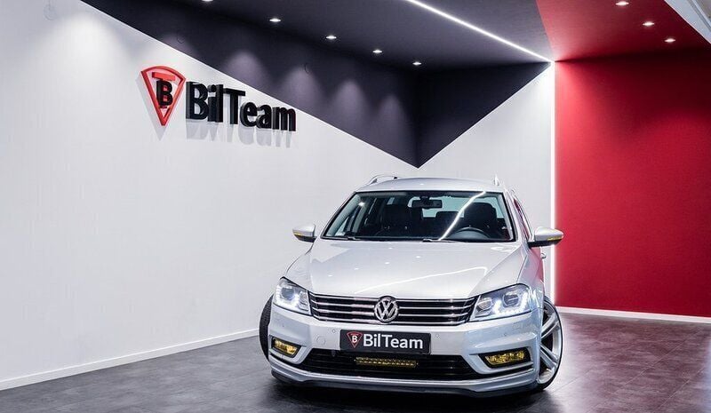 Flerfärgad Begagnad 2013 VW Passat R-line Kombi | 119 900 kr (Dyr) - Bild 1/4