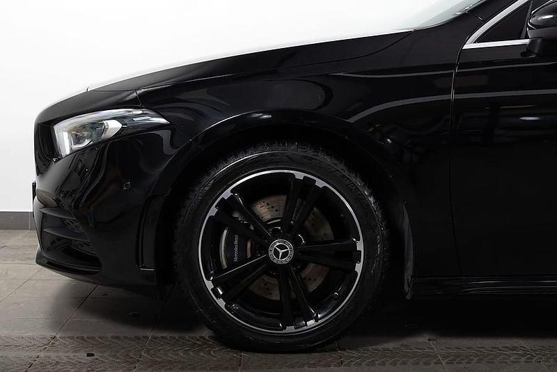 Begagnad Mercedes A250 AMG Line Premium Plus 160 HK (117 kW) 2021 Svart Halvkombi