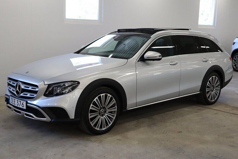 Silver Begagnad 2017 Mercedes E220 SE Kombi | 314 900 kr (Lite dyr) - Bild 1/4