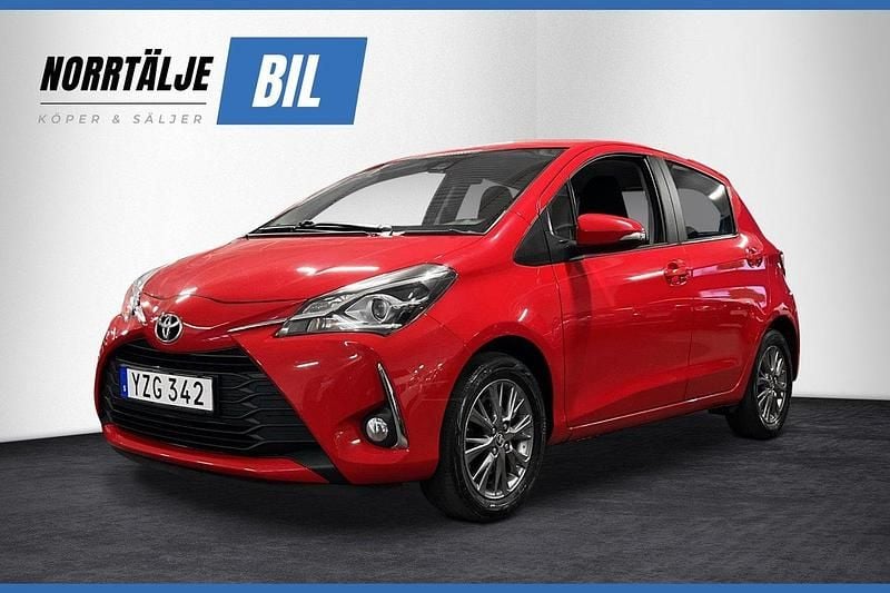 Röd Begagnad 2017 Toyota Yaris Active Halvkombi | 119 900 kr (Marknadspris) - Bild 1/3