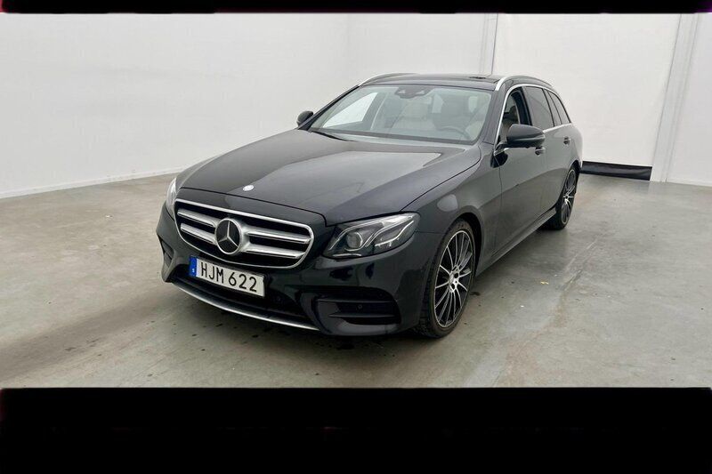 Svart Begagnad 2017 Mercedes E220 AMG line Kombi | 259 000 kr (Marknadspris) - Bild 1/4