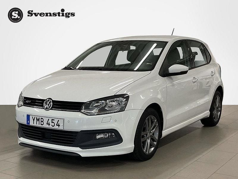 Vit Begagnad 2017 VW Polo R-line Halvkombi | 114 700 kr (Marknadspris) - Bild 1/4