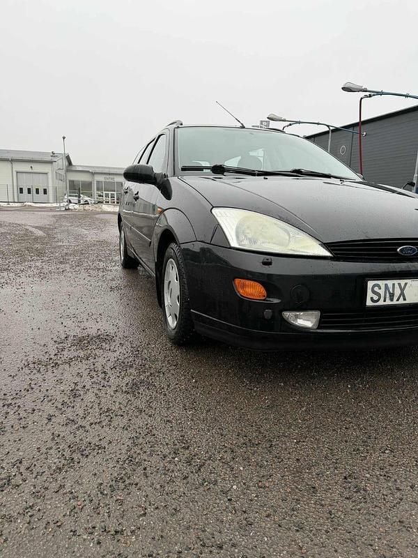Begagnad 2001 Ford Focus Kombi | 18 500 kr (Marknadspris) - Bild 1/4