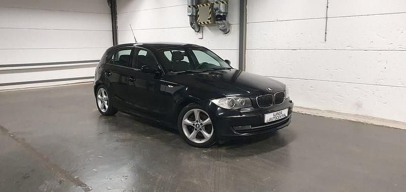 Svart Begagnad 2007 BMW 130 Advantage Halvkombi | 115 900 kr - Bild 1/4