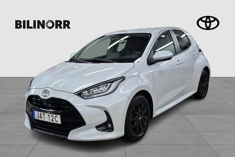 Begagnad Toyota Yaris 2024 Vit Halvkombi