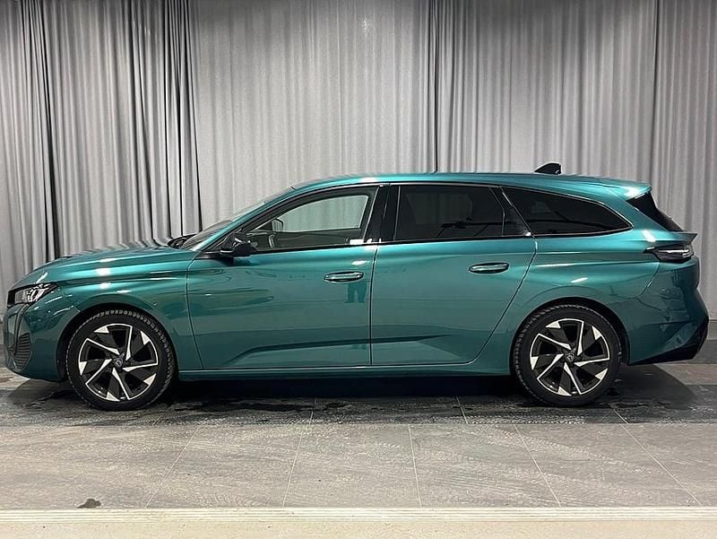 Begagnad Peugeot 308 SW Allure 131 HK (96 kW) 2022 Blå Kombi