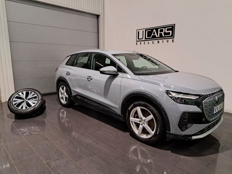Grå Begagnad 2022 Audi Q4 e-tron Comfort SUV | 328 800 kr (Bra pris) - Bild 1/4