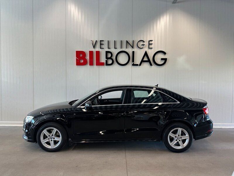 Svart Begagnad 2018 Audi A3 Proline Sedan | 199 500 kr (Marknadspris) - Bild 1/4