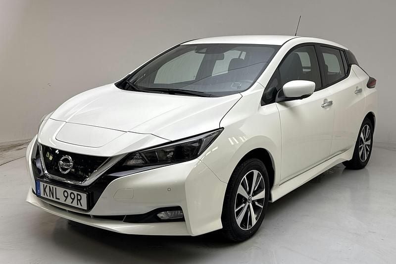 Vit Begagnad 2022 Nissan Leaf 360º Halvkombi | 179 000 kr (Bra pris) - Bild 1/4