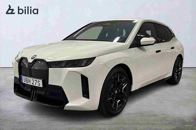 Vit Begagnad 2025 BMW iX SUV | 849 900 kr - Bild 1/1