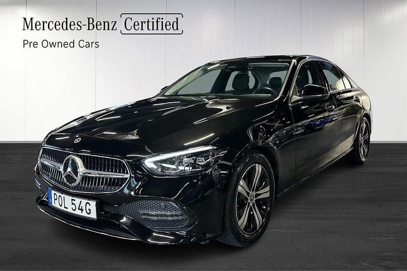 Svart Begagnad 2021 Mercedes C200 Avantgarde Sedan | 399 000 kr (Marknadspris) - Bild 1/4
