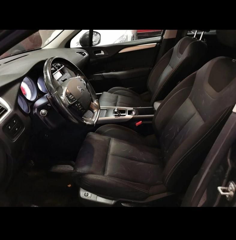 Grå Begagnad 2012 Citroën C4 Halvkombi | 40 000 kr (Marknadspris) - Bild 1/4