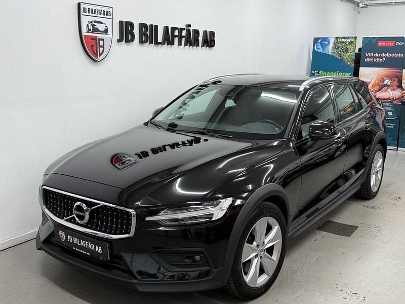 Svart Begagnad 2019 Volvo V60 CC Kombi | 259 700 kr (Marknadspris) - Bild 1/4