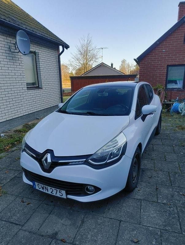 Vit Begagnad 2014 Renault Clio IV Halvkombi | 50 000 kr (Marknadspris) - Bild 1/4