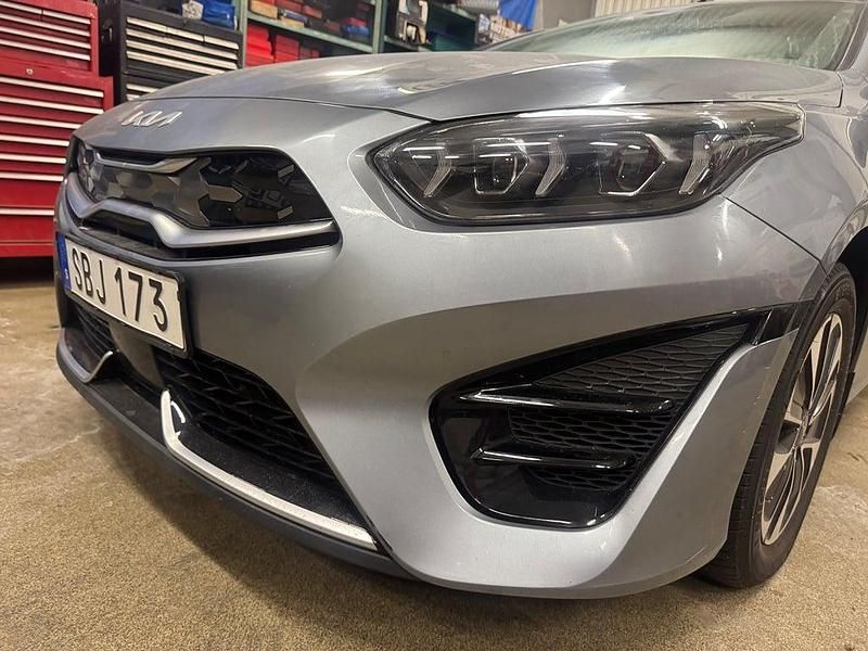 Grå Begagnad 2022 Kia Ceed Sportswagon Advance Kombi | 209 900 kr (Superpris) - Bild 1/4